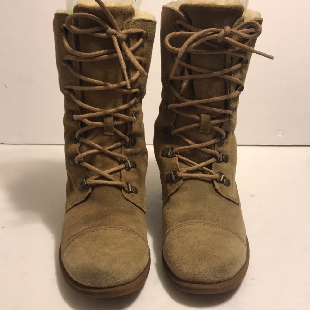 Ugg - Picture 2 of 6